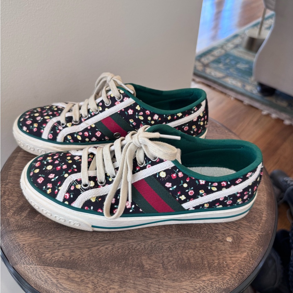 Gucci Floral Black and White Shoes - Picture 6 of 10
